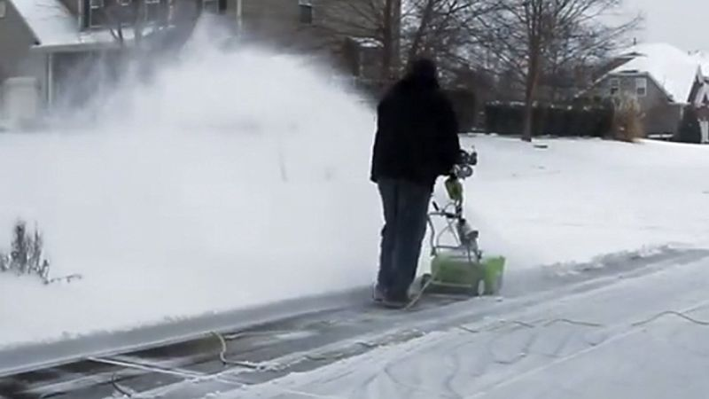 GreenWorks Snow Thrower Sale | $92 | Amazon